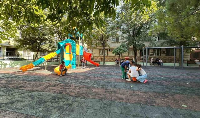 Esenyurt'ta yenilenen Sümbül Sokak Parkı açıldı