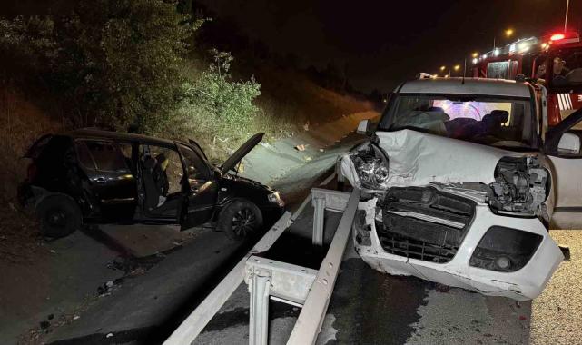 Eyüpsultan'da 2 araç çarpıştı: 1'i ağır 2 kişi ağır yaralı