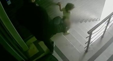 Eyüpsultan'da 3 yaşındaki kızına tekme atıp merdivenlerden aşağı düşüren babaya tahliye