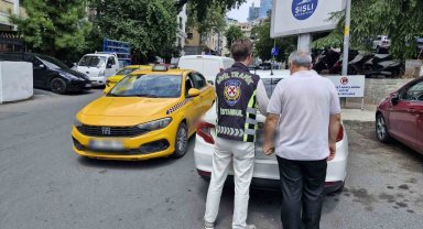 Fatih'te yolcu seçen ticari taksi şoförü yakalandı