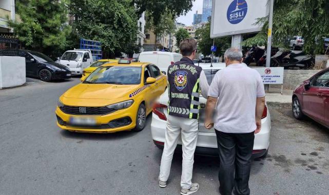 Fatih'te yolcu seçen ticari taksi şoförü yakalandı