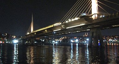 Haliç'te köprüden düşen şahıs için arama çalışmaları başlatıldı