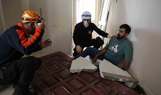İstanbul'da gerçeği aratmayan deprem tatbikatı