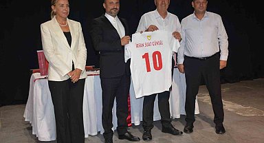 Kıbrıs'ta futbolun sağlığı Yakın Doğu Üniversitesi Hastanesi'ne emanet