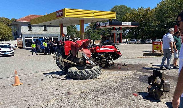 Kocaali'de Otomobil ile Traktör Çarpıştı: 4 Yaralı