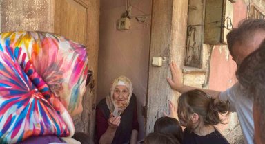 Miniklerden engelli ve yaşlılara anlamlı ziyaret