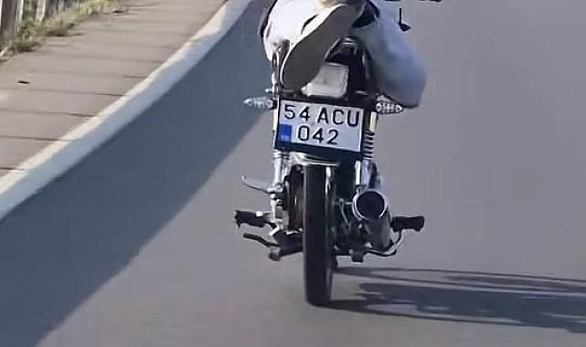 Motosiklet Sürücüsünün Tehlikeli Seyri Trafikte Korku ve Tepki Yarattı