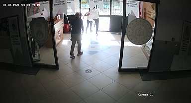 Sahte beyan ile işlem yapmak isteyen veli okul idaresine bıçakla saldırdı