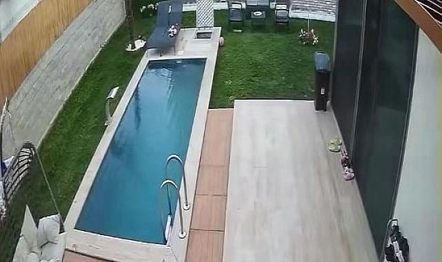 Sakarya'da deprem anında havuz beşik gibi salındı