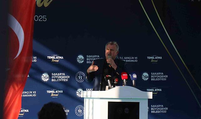 Sakarya'da FIFA Standartlarında Spor Tesisleri İçin Temel Atıldı: Bakan Bak'tan Spor ve Gençlik Vurgusu