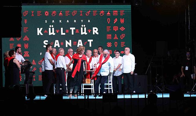 Sakarya'da Kafkas ve İç Anadolu'nun zengin kültürüyle şölen gibi akşam