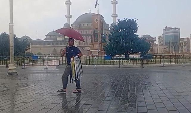 Taksim'de önce sağanak etkili oldu ardından güneş açtı