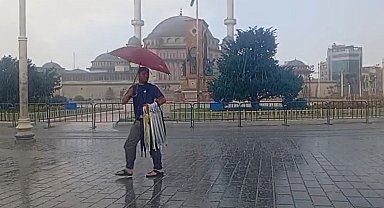 Taksim'de önce sağanak etkili oldu ardından güneş açtı