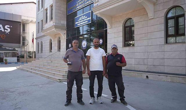 Temizlik personelleri buldukları cüzdanları polise teslim etti