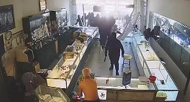 ABD'de güpegündüz mücevher soygunu - Dünya Haberleri CNN TÜRK | Video