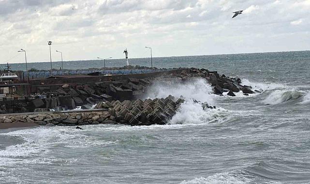 Akçakoca'da fırtına etkili oluyor