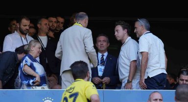 Ali Koç saha kenarından geçerken Sadettin Saran lehine tezahüratlar yapıldı