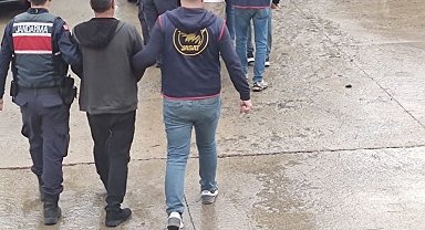 Bolu'da 'çocuğa cinsel istismar' ve 'dolandırıcılıktan' aranan 2 kişi yakalandı
