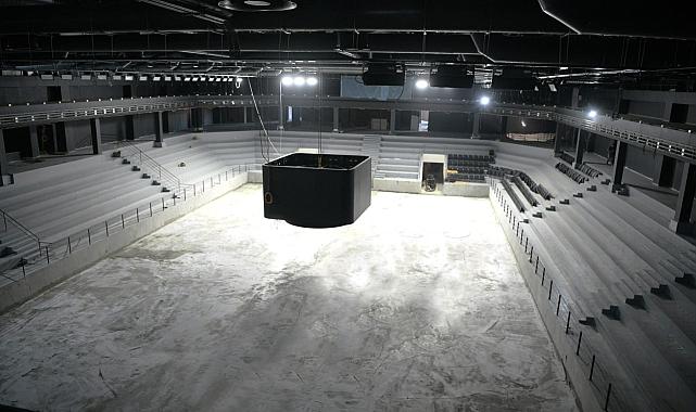 Çayırova'daki spor kompleksinde tribün koltuklarının montajına başlandı