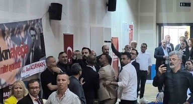 CHP kongresinde kavga: Tekme ve tokatlar havada uçuştu