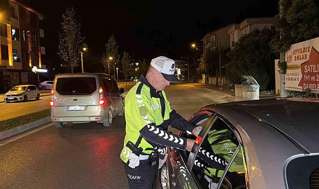 Düzce'de ara sokaklarda da polis ekipleri denetimlerini sürdürüyor