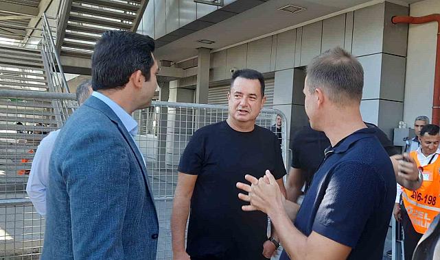 Fenerbahçe seçiminde ünlü isimler de oy kullandı