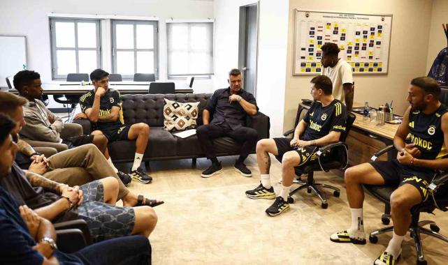 Fenerbahçe'de Başkan Sadettin Saran futbolcularla bir araya geldi