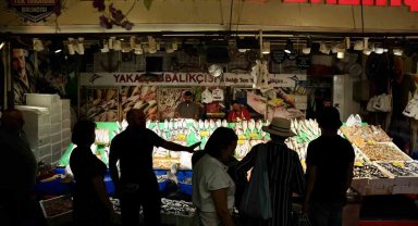 İstanbul'da balık sezonu hamsi ve istavrit bolluğuyla başladı