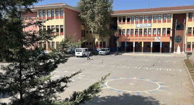 Kantinden ekler yiyen 5 öğrenci zehirlenme şüphesiyle hastaneye kaldırıldı
