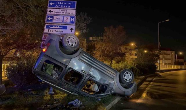 Kocaeli'de ticari araç takla attı: 6 yaralı