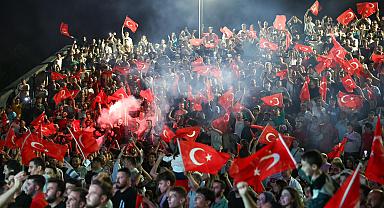 “Milli Maç Heyecanı Millet Bahçesi’nde Dev Ekranda!”