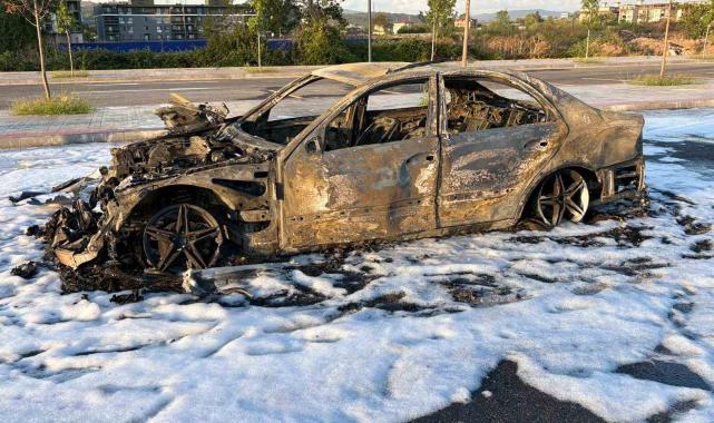 Motor arızası veren yabancı plakalı aracını gümrükten geçiremeyince yaktı