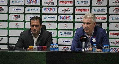 Sakaryaspor'da Serhat Sütlü için imza töreni düzenlendi