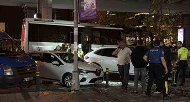 Şişli'de turistleri taşıyan tur otobüsü alev alev yandı
