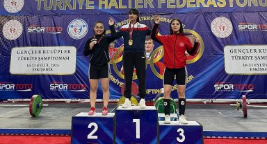 Yağmur Melek Şahin, halterde Türkiye ikincisi oldu