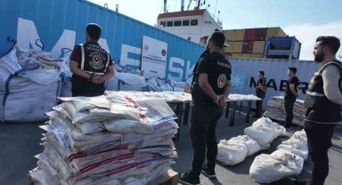 Ambarlı Limanı'nda ele geçirilen 1,7 ton kokain sergilendi