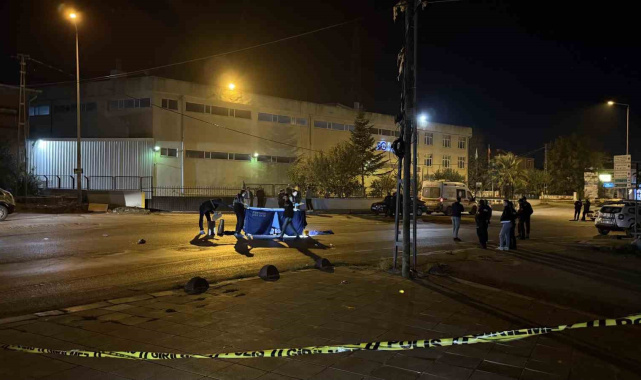 Arnavutköy'de esrarengiz cinayet: Polis yeleği giymiş şahsı vurup kaçtılar