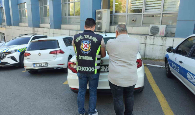 Avcılar'da bir sürücü İETT otobüsünün önünü kesti: O anlar kamerada