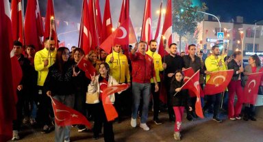 Bahçelievler'de 102 metrelik bayrakla Cumhuriyet coşkusu