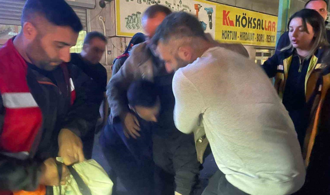 Başakşehir'de kontrolden çıkan araç durağa daldı: 1 yaralı