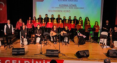 Bolu'da "Karışık Kaset 2" konserine yoğun ilgi