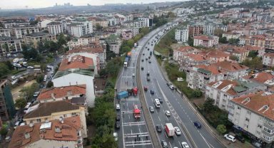 Büyükçekmece E-5'te devrilen tır nedeniyle yol kapandı