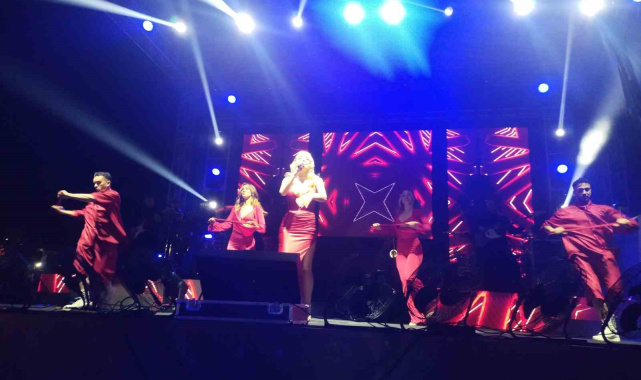 Çekmeköy'de 29 Ekim kutlamalarında konser