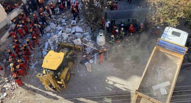 Çöken binadaki eczacı: "Belki enkaz altında biz de kalmış olacaktık"