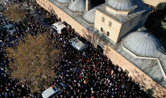 Enkazda kalan 4 kişilik Bilir ailesi, son yolcuklarına uğurlandı