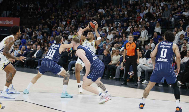 Euroleague: A. Efes: 69 - Fenerbahçe: 79