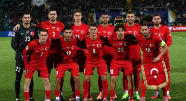 Hakan Çalhanoğlu 100. kez milli formayı giydi