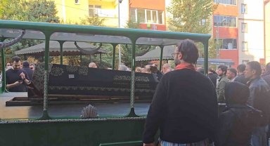 İETT otobüsünün çarpması sonucu hayatını kaybeden 2 çocuk annesi Deniz Şengül toprağa verildi