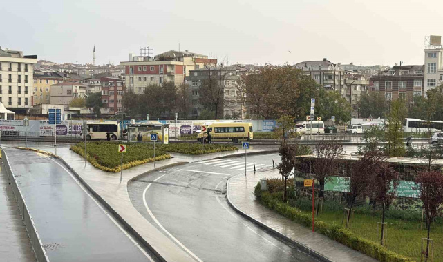 İstanbul güne yağmurla başladı