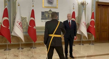 İstanbul Valisi Davut Gül Cumhuriyetin 102'inci yıldönümünde tebrikleri kabul etti